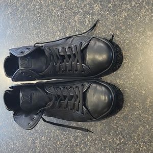 VINTAGE LOUIS VUITTONS SNEAKERS  SIZE 7.5 BLACK LEATHER
